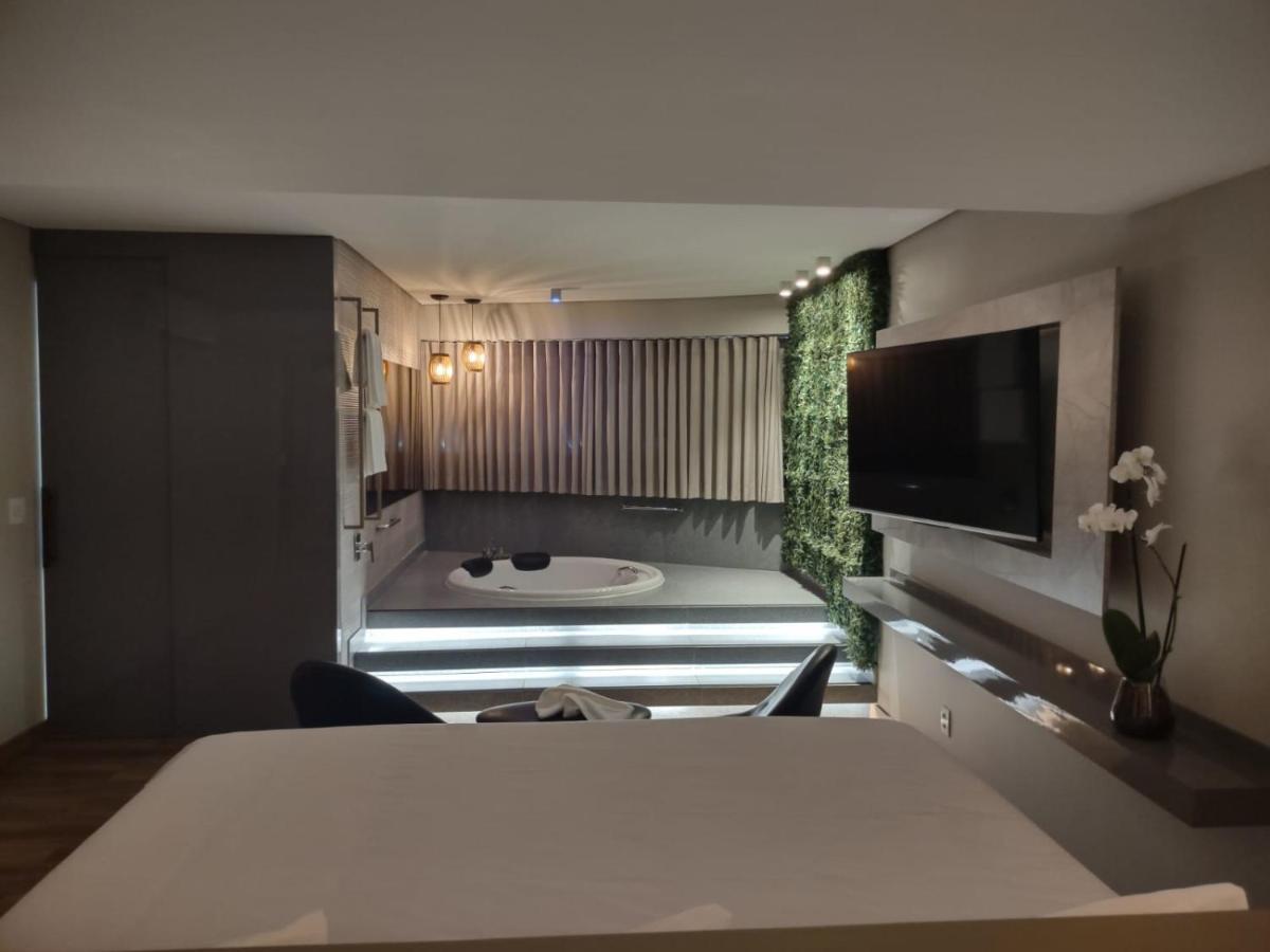 Business Class Queen Suite,1320152437:JPEG